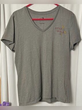 The North Face Gray V-Neck "Stay Wild" Women's Standard Fit Tee Size XL